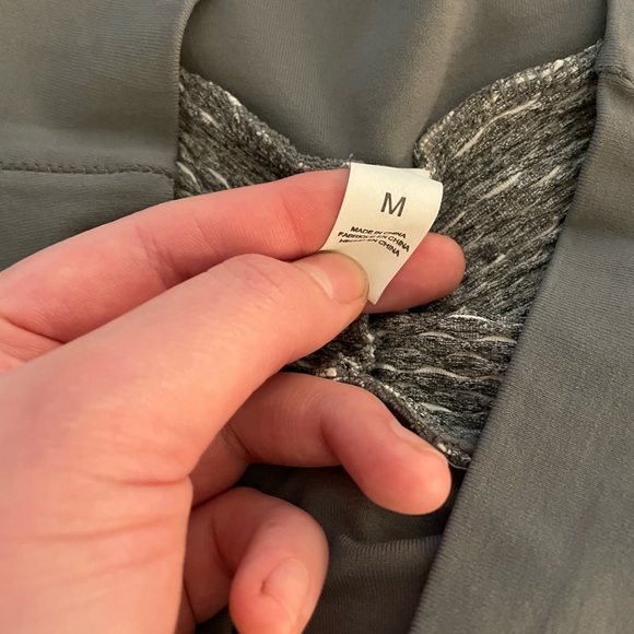 Viral leggings. Never worn - Picture 4 of 5